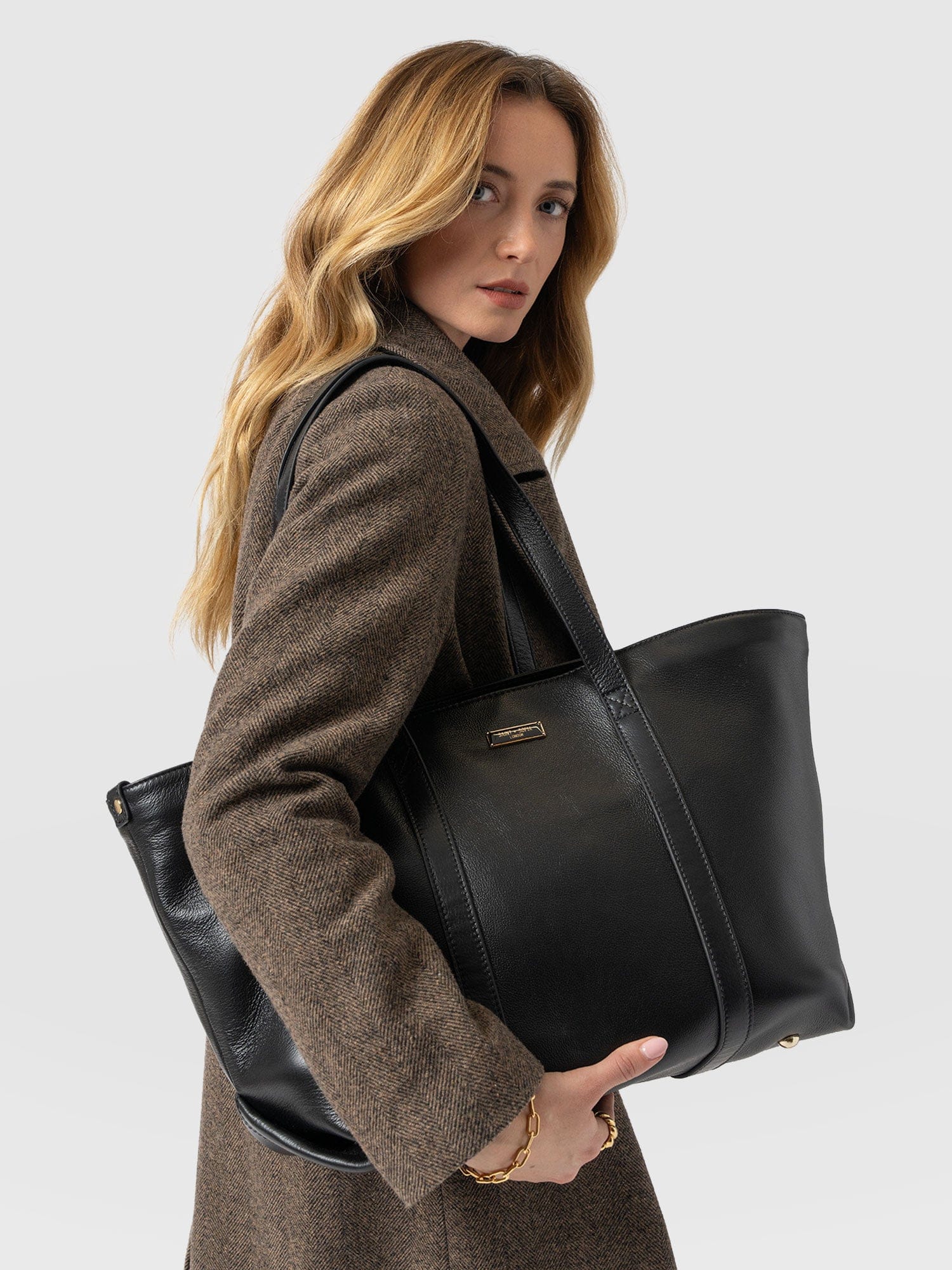 Kara Shopper Bag - Black Leather - Women's Handbags | Saint + Sofia® UK